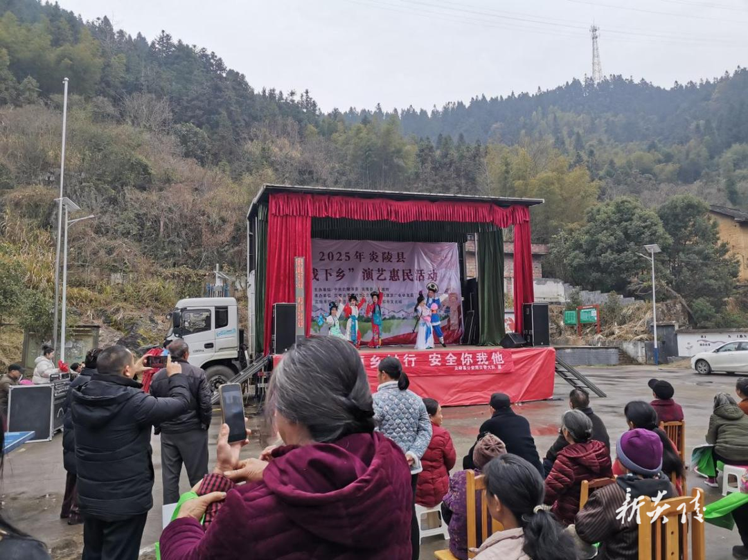鹿原镇：送戏下乡暖人心 文化惠民促振兴