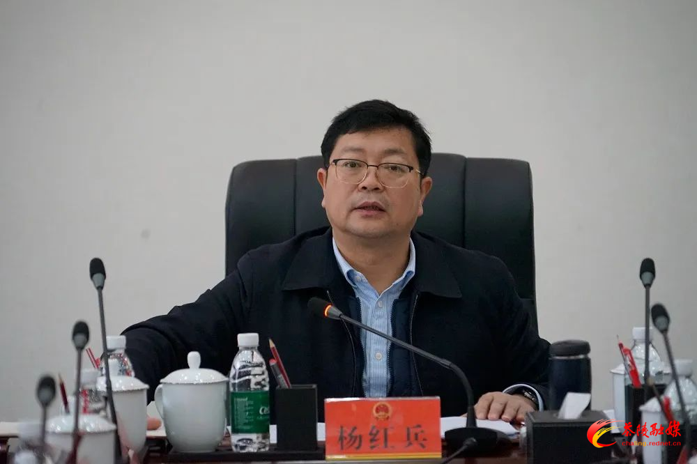 杨红兵主持召开茶陵县十八届人民政府第50次常务会议