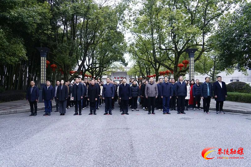 蛇年首个工作日：茶陵举行升旗仪式