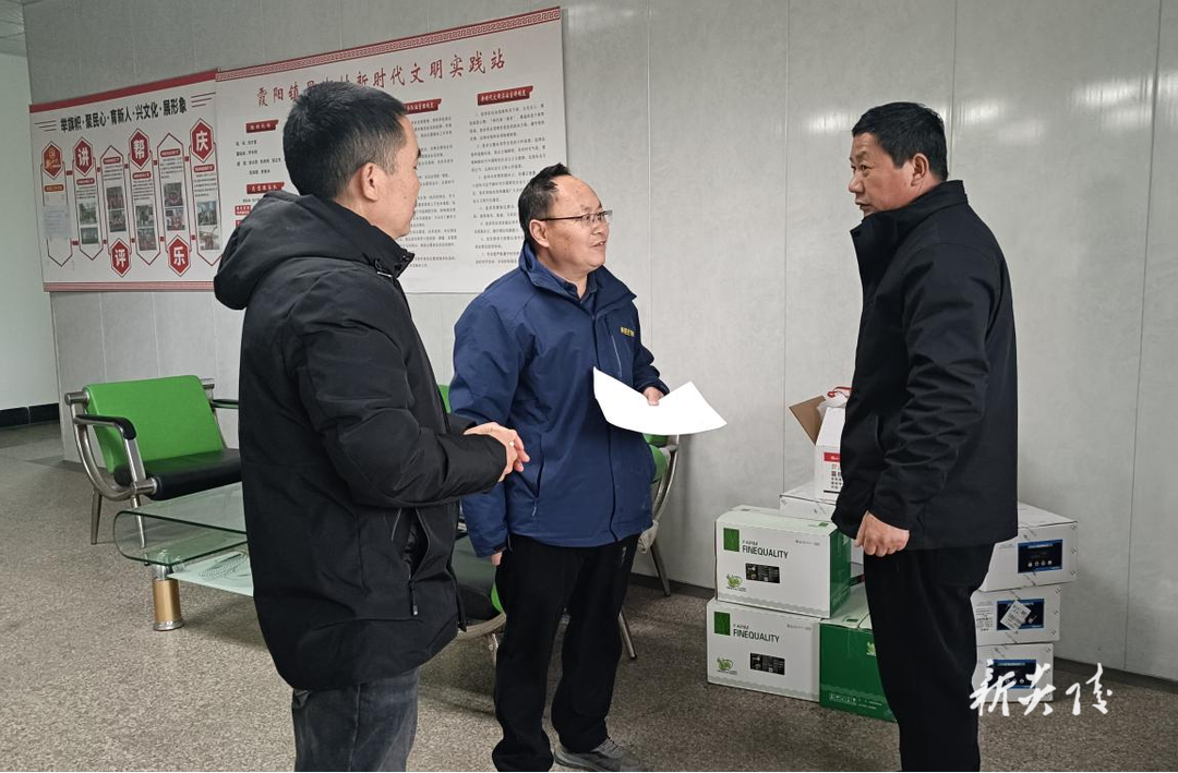 霞阳镇：春耕备耕正当时 送资下乡暖人心