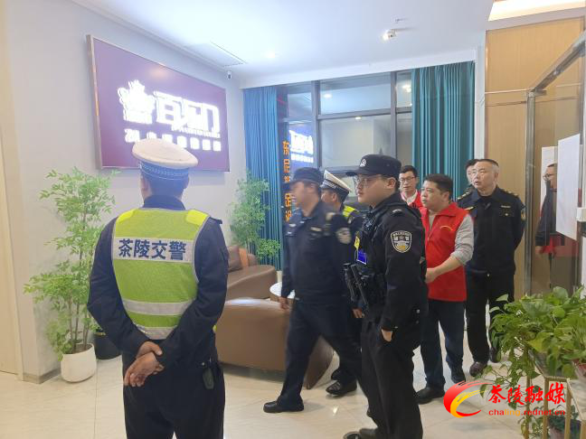 茶陵：凌晨突击整治，织密未成年人健康成长“防护网”