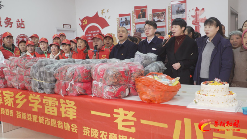 学习雷锋好榜样 志愿服务暖人心