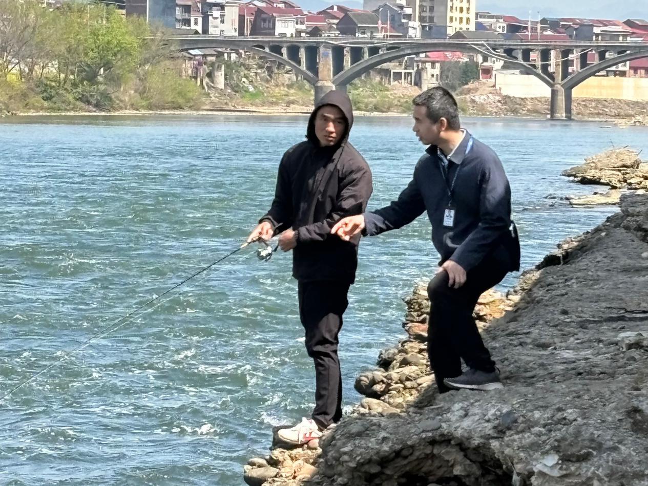 碧水映初心 铁军护清流|株洲市生态环境局茶陵分局开展志愿巡河专项行动