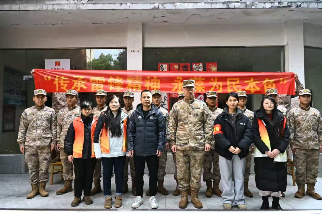 董家塅街道欣月社区开展“传承雷锋精神 永葆为民本色”服务活动