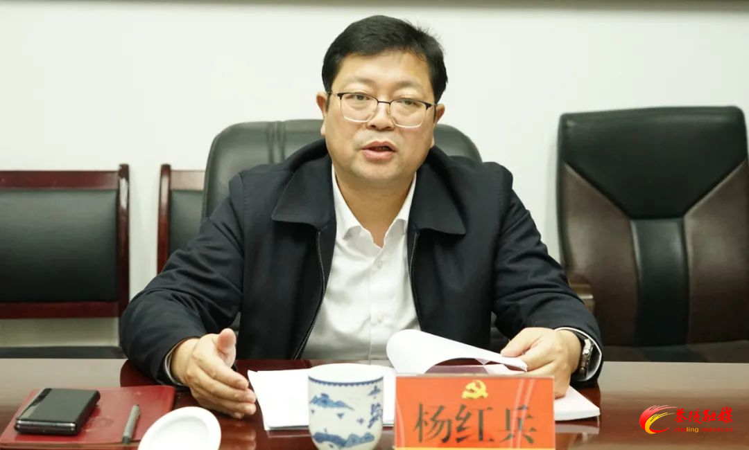 杨红兵到县委常委部门调研