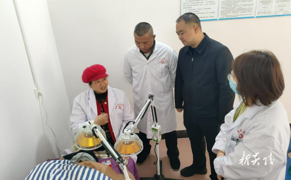 策源乡：患者送锦旗 暖暖医患情