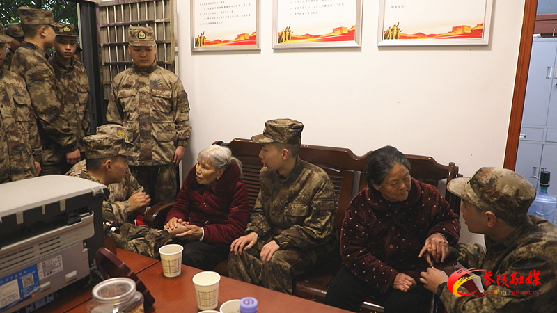 茶陵县人武部组织预定新兵和部分民兵开展学雷锋活动