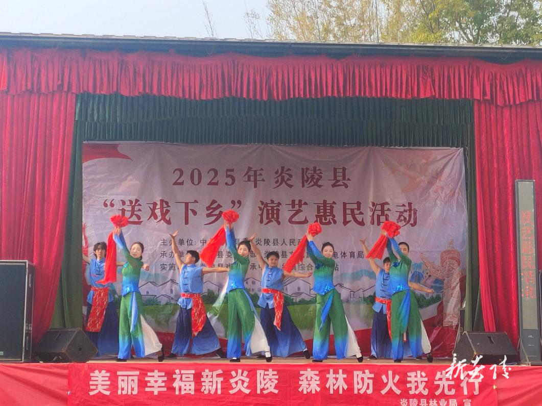 霞阳镇：送戏下乡声声传 移风易俗入心间