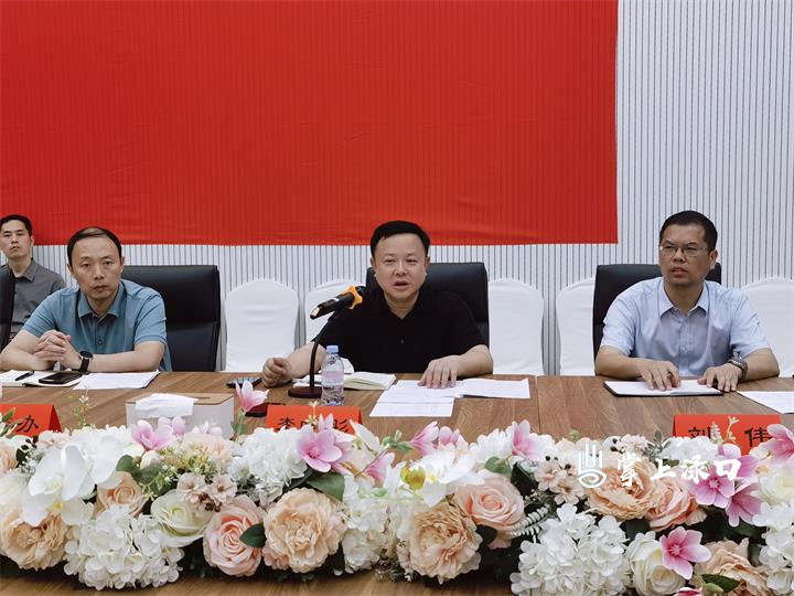 李晓彤到渌口镇调研特色农业产业