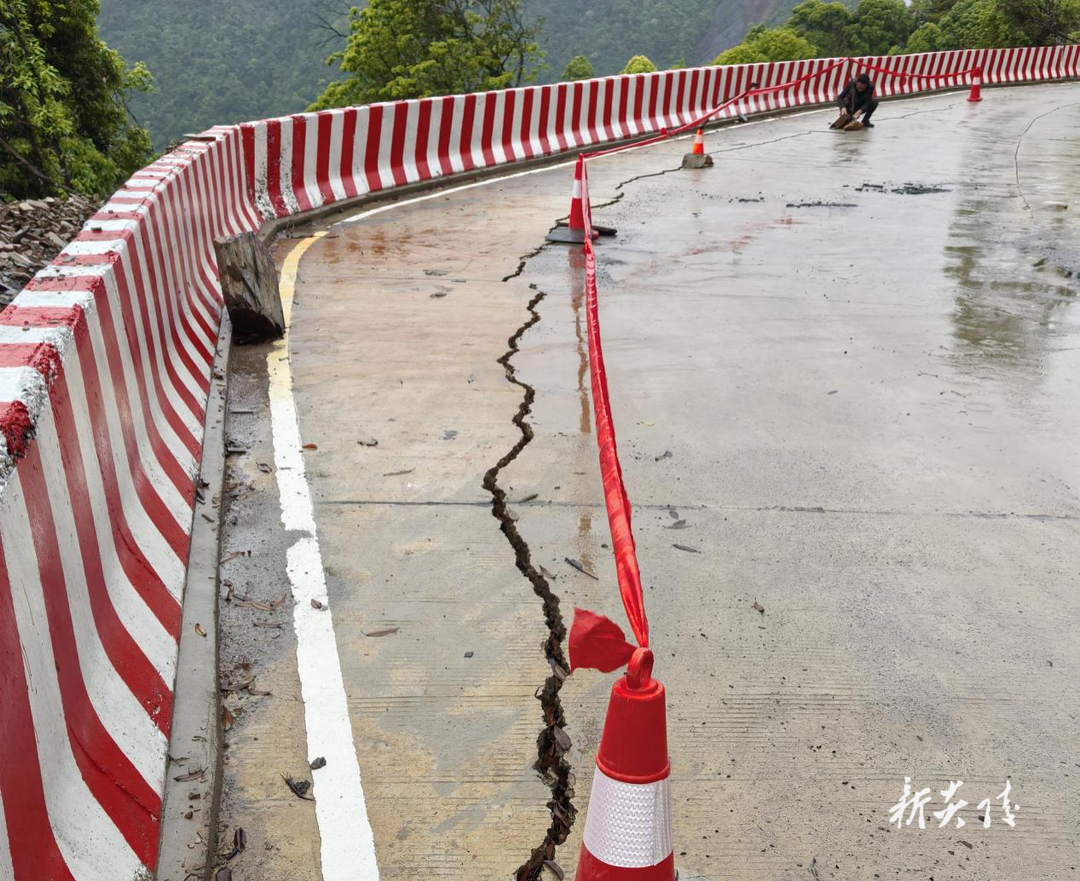 中村瑶族乡：迅速行动 保障中平公路汛期安全
