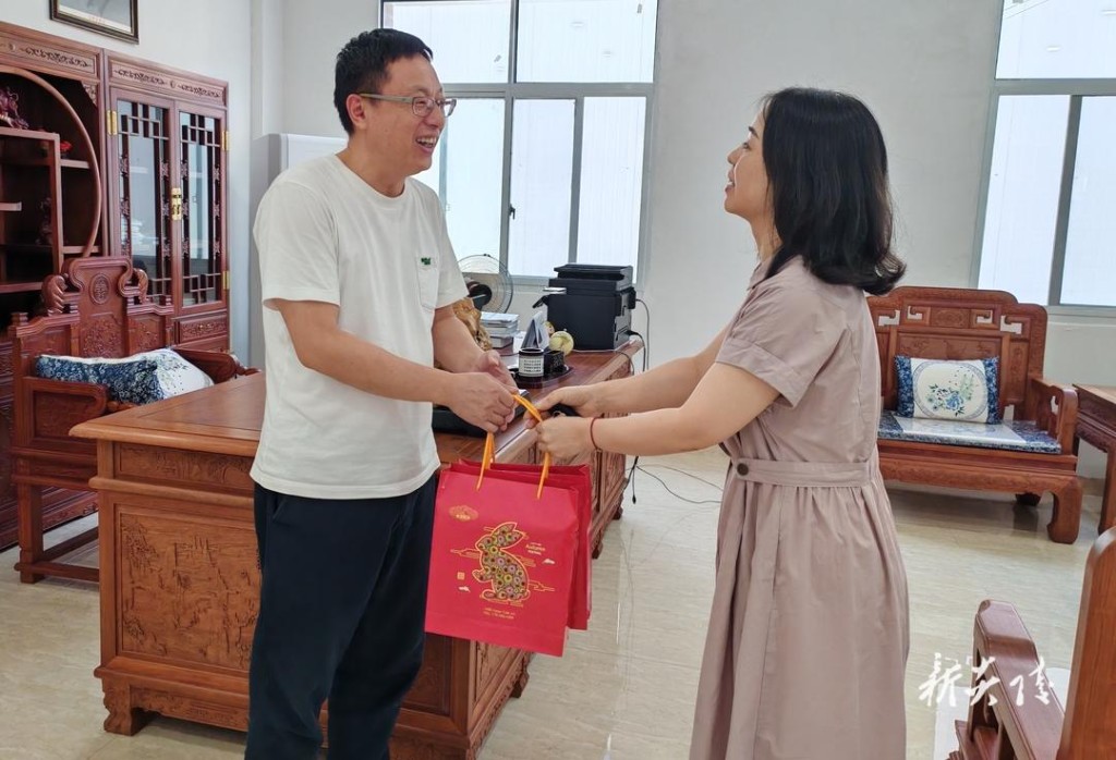 炎陵高新区开展“月满中秋 情暖园区” 走访慰问企业活动