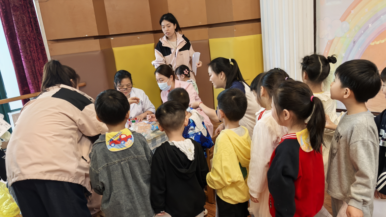 服务“送上门”，孩子健康有保障