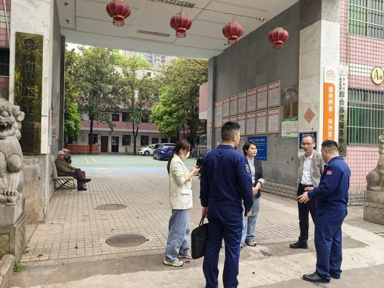 区民政局联合消防进行安全生产检查
