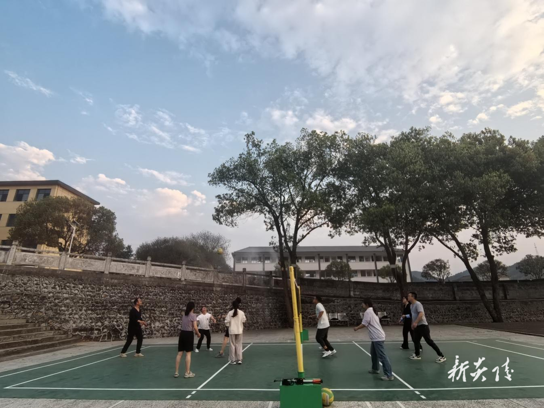 水口镇：气排球点燃乡村青年“夜生活”