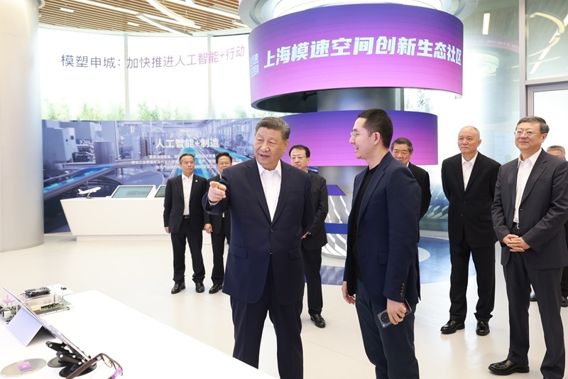 习近平在上海考察时强调：加快建成具有全球影响力的科技创新高地