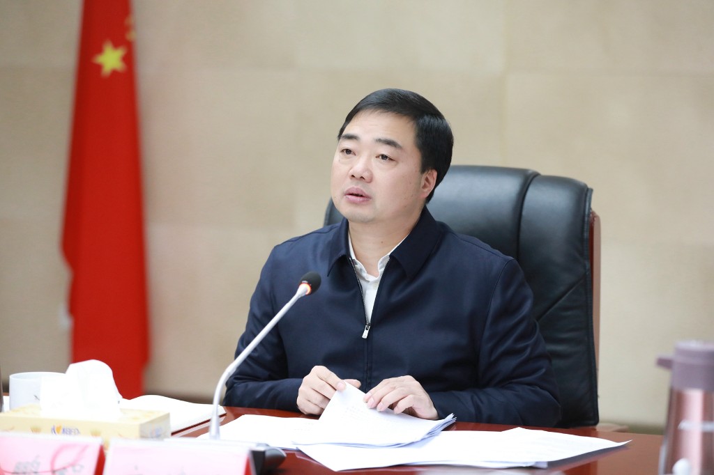 李鹏程主持召开县委常委会2025年第6次会议