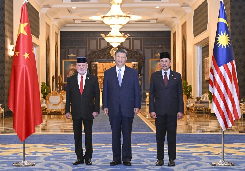 习近平会见马来西亚最高元首易卜拉欣