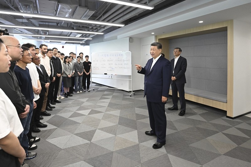 习近平在上海考察时强调：加快建成具有全球影响力的科技创新高地