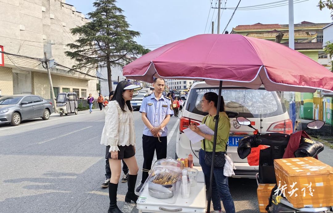 水口镇开展校园周边小摊贩整治行动