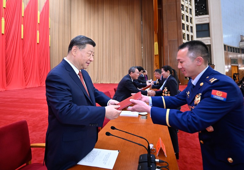 庆祝中华全国总工会成立100周年暨全国劳动模范和先进工作者表彰大会隆重举行 习近平发表重要讲话