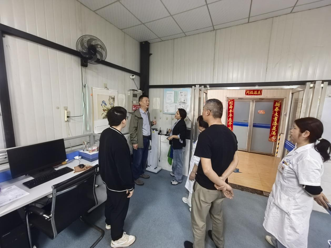 区民政局联合消防进行安全生产检查