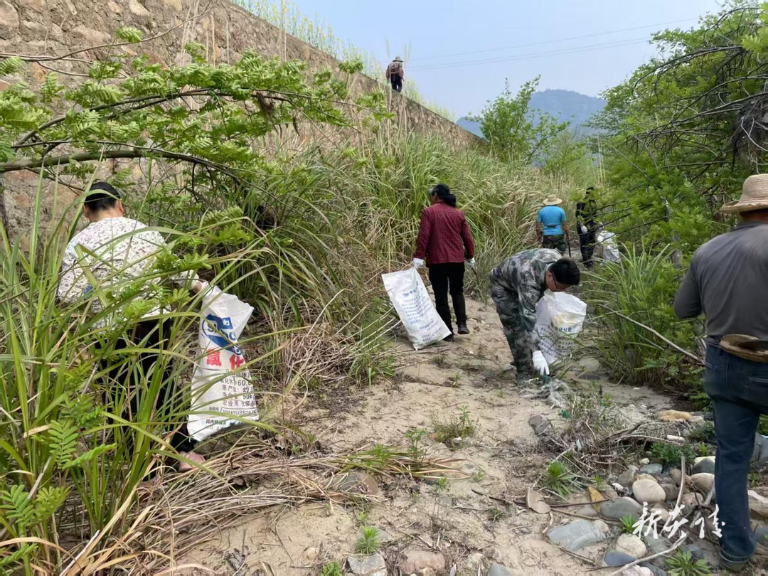 船形乡开展“清河净滩”河道保洁行动