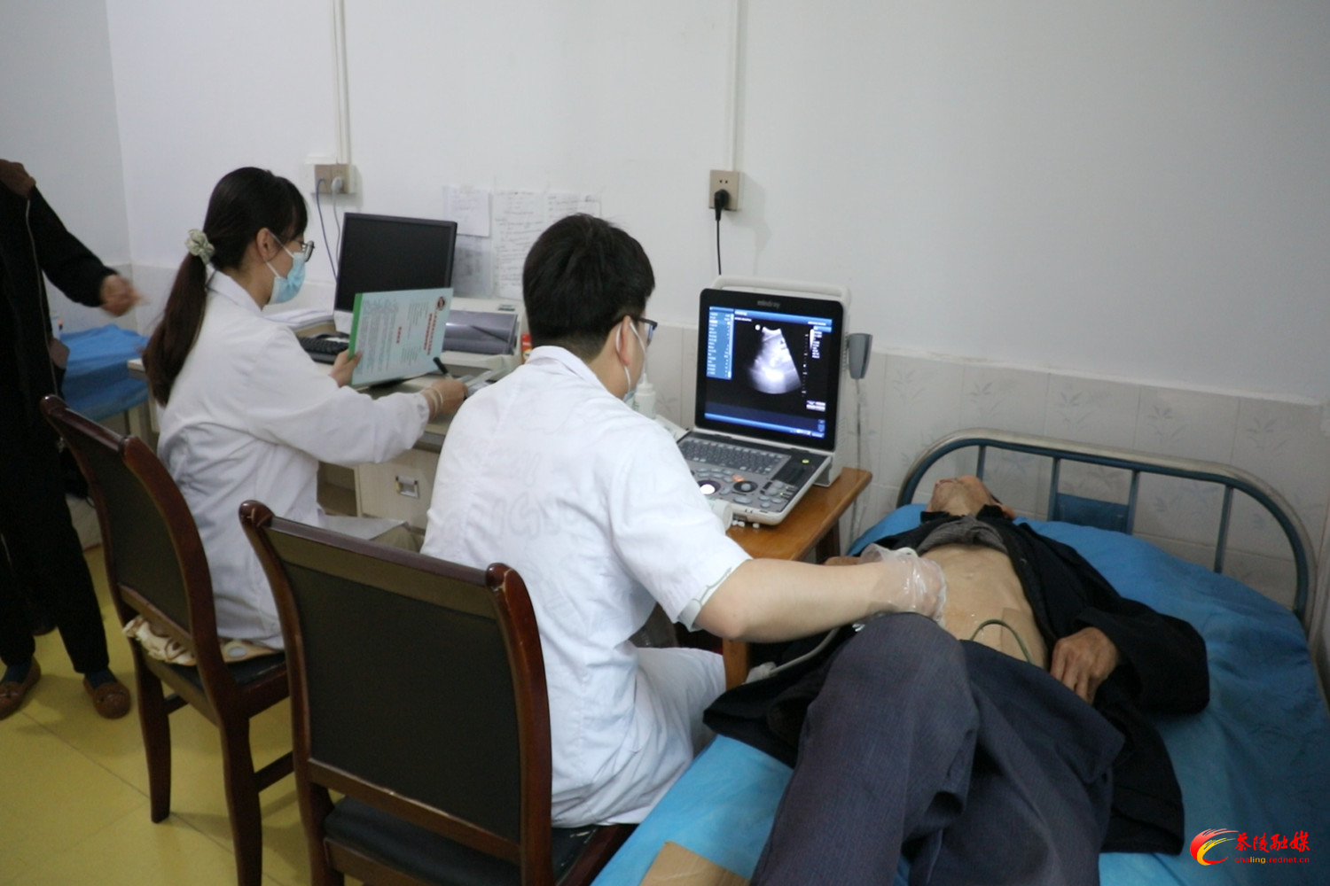 茶陵：健康专线开进“家门口” 65岁老人享免费体检