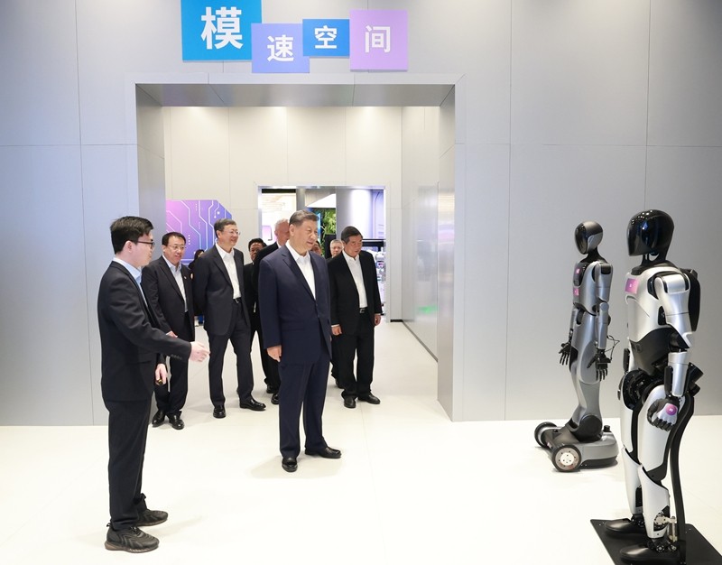 习近平在上海考察时强调：加快建成具有全球影响力的科技创新高地