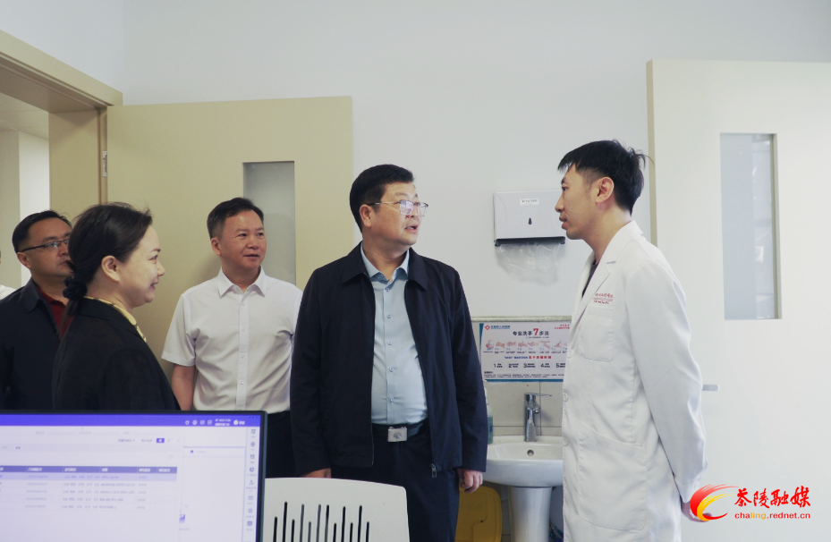 杨红兵带队调研卫生健康工作