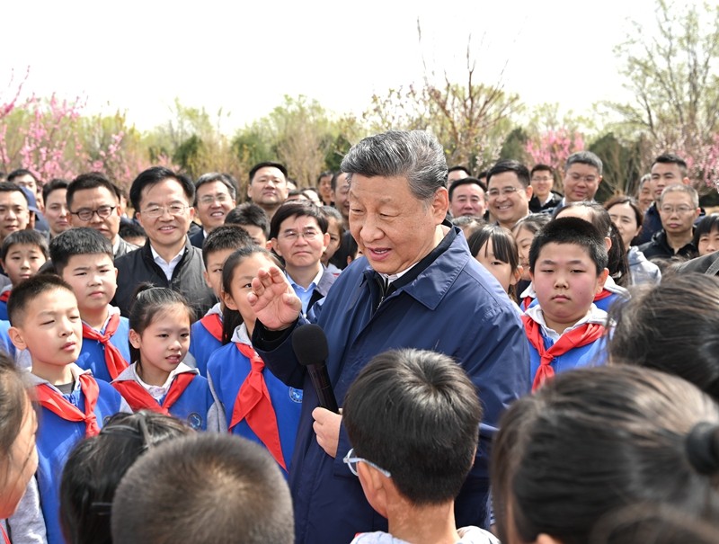 习近平在参加首都义务植树活动时强调：汇聚共建美丽中国磅礴力量 让祖国大地更加绿意盎然生机勃发