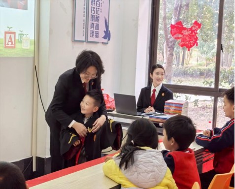 联星街道万古桥社区：“法制趣味小课堂” 寓教于乐提升学生法律意识