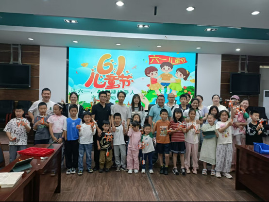 株洲市林业局工会开展 “红心护绿，童趣AI智启未来”主题活动
