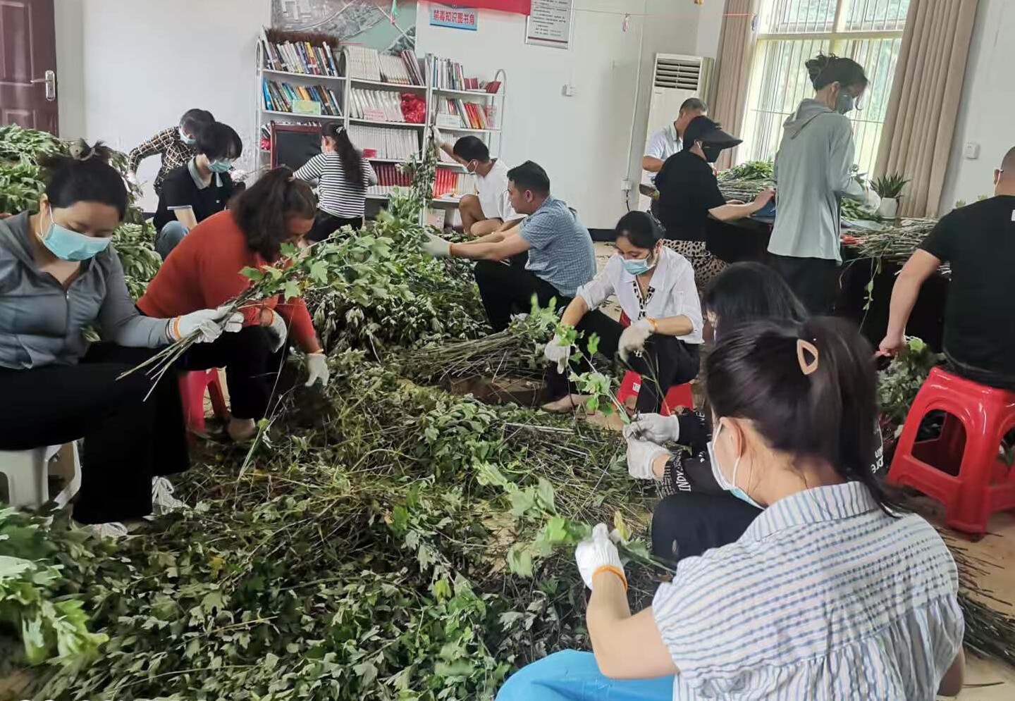天元区干部进基层 | 化身“搭桥人” 助力农产变身“香饽饽”