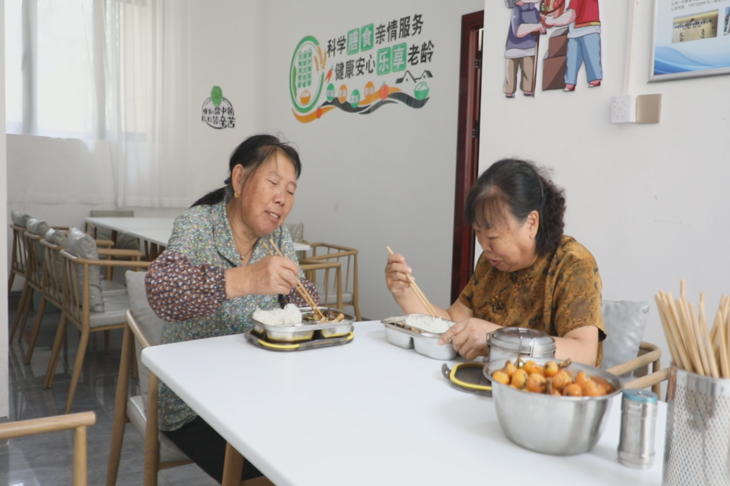“物业＋公益”破题老龄化：一顿热饭里的民生温度