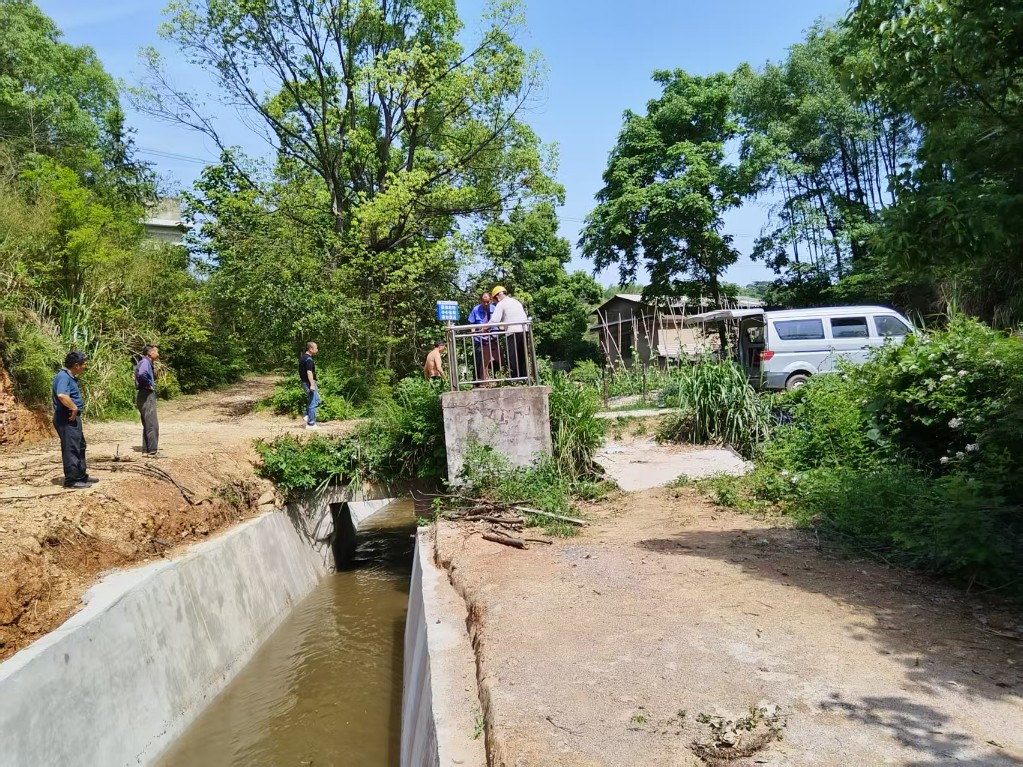 芦淞区大京水库开闸放水助春灌 一渠活水润农田