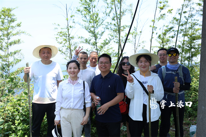 政银企登山联谊 迈向交流合作新“高地”