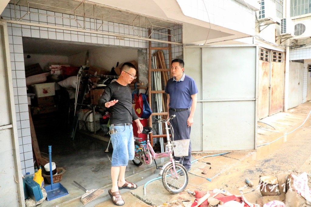 尹朝晖调研防汛救灾工作