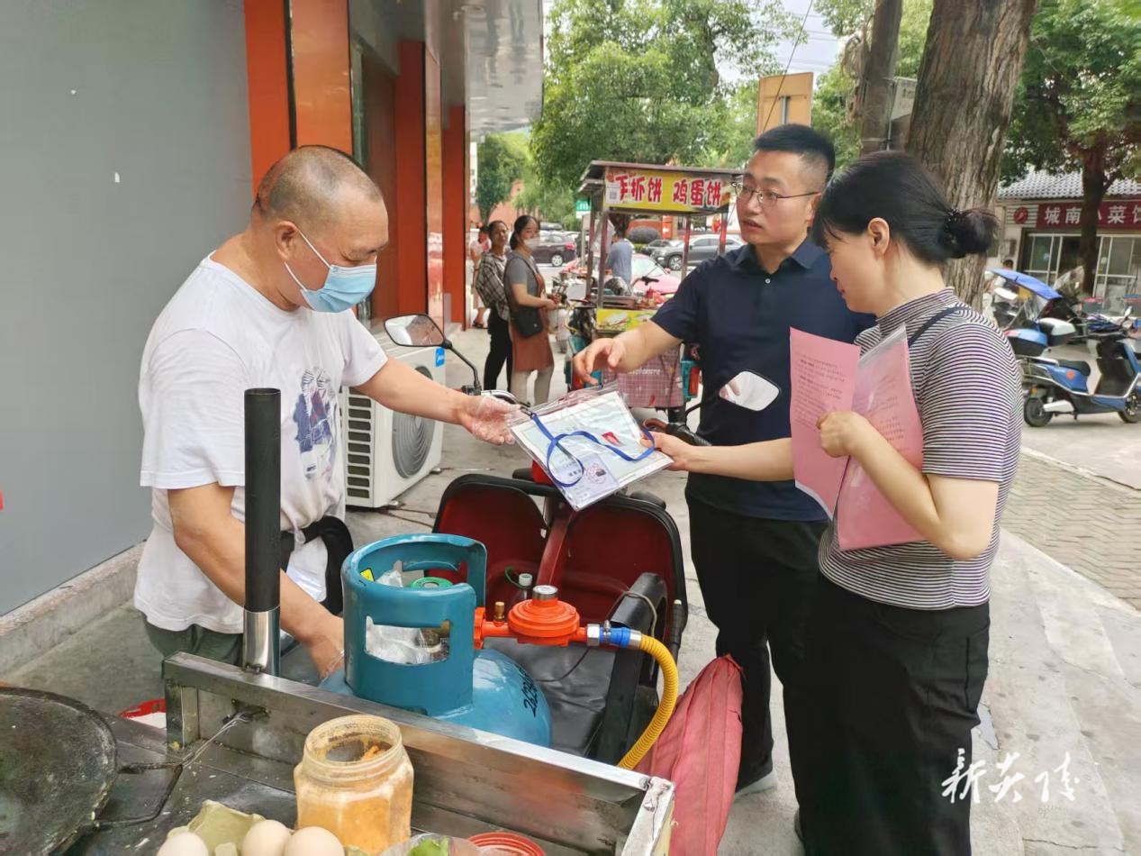 霞阳镇开展校园周边食品安全检查