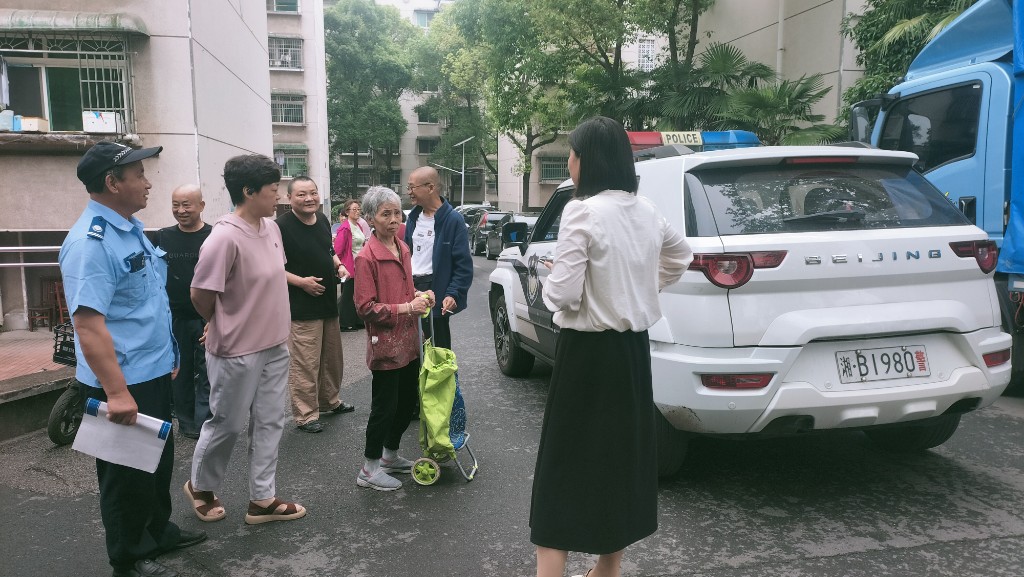 网格员与民警“暖心护航”，走失老人踏上温馨回家之旅
