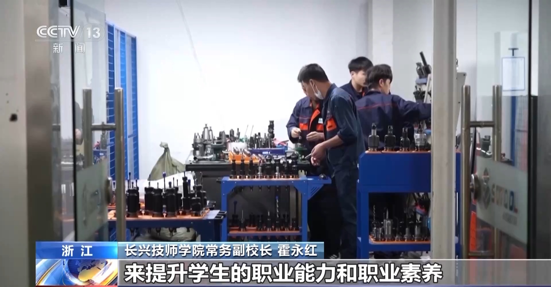 凝心聚力 实干笃行丨招聘会开到商圈里 各地多措并举稳岗扩岗