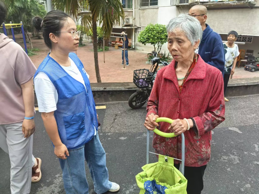 网格员与民警“暖心护航”，走失老人踏上温馨回家之旅