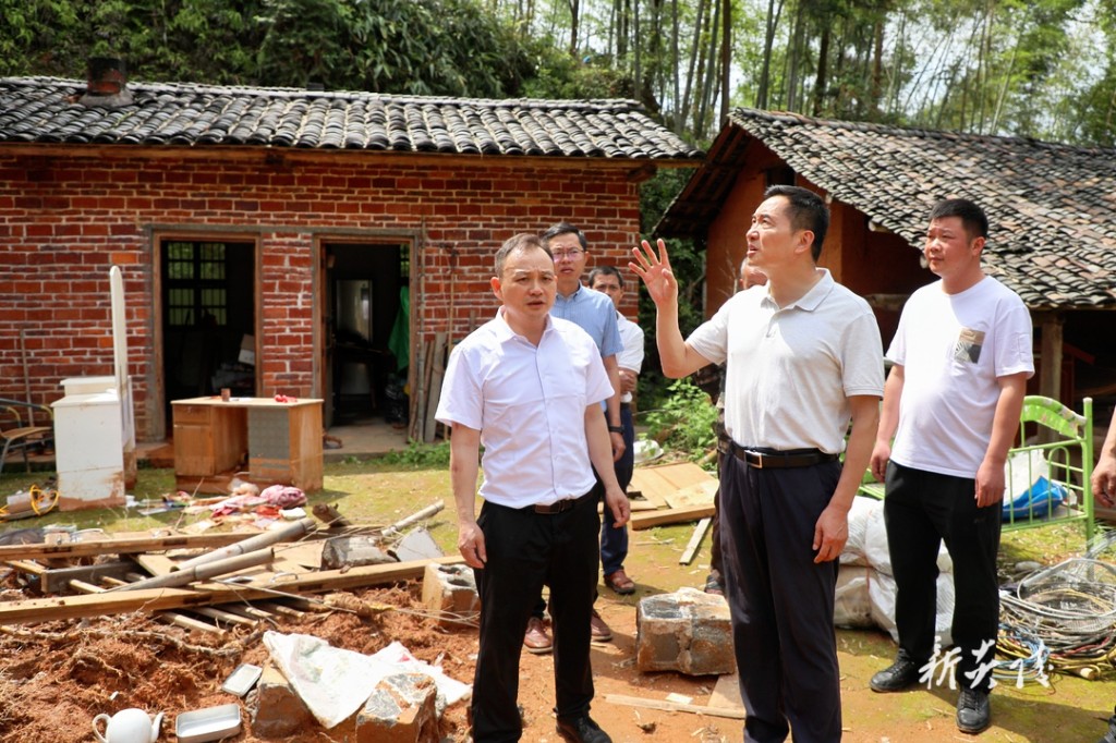 尹朝晖到部分乡镇调研防汛救灾工作