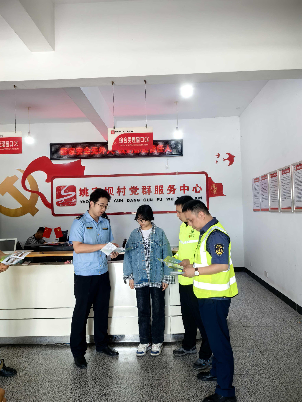 株洲高速公路路政执法大队多举措开展“路政宣传月”活动