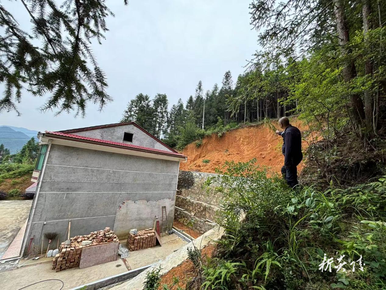 中村瑶族乡开展地灾点巡查及预警 筑牢安全防线