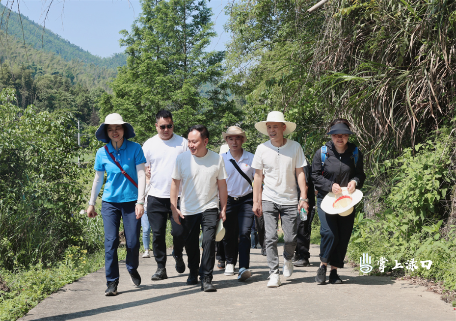政银企登山联谊 迈向交流合作新“高地”