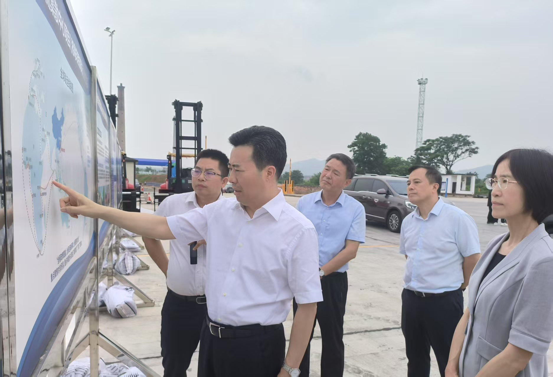 省发改委、省统计局联合调研组来我市开展规上服务业发展调研