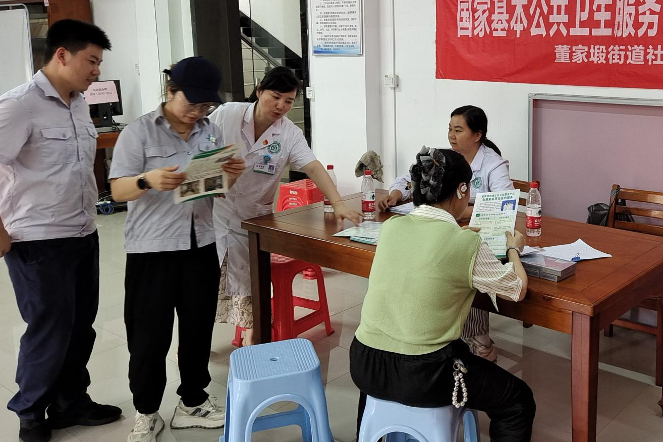 家庭医生进厂矿，健康服务暖人心