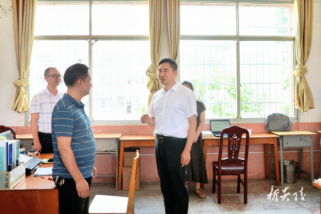 尹朝晖到炎陵一中调研高考考点筹备工作