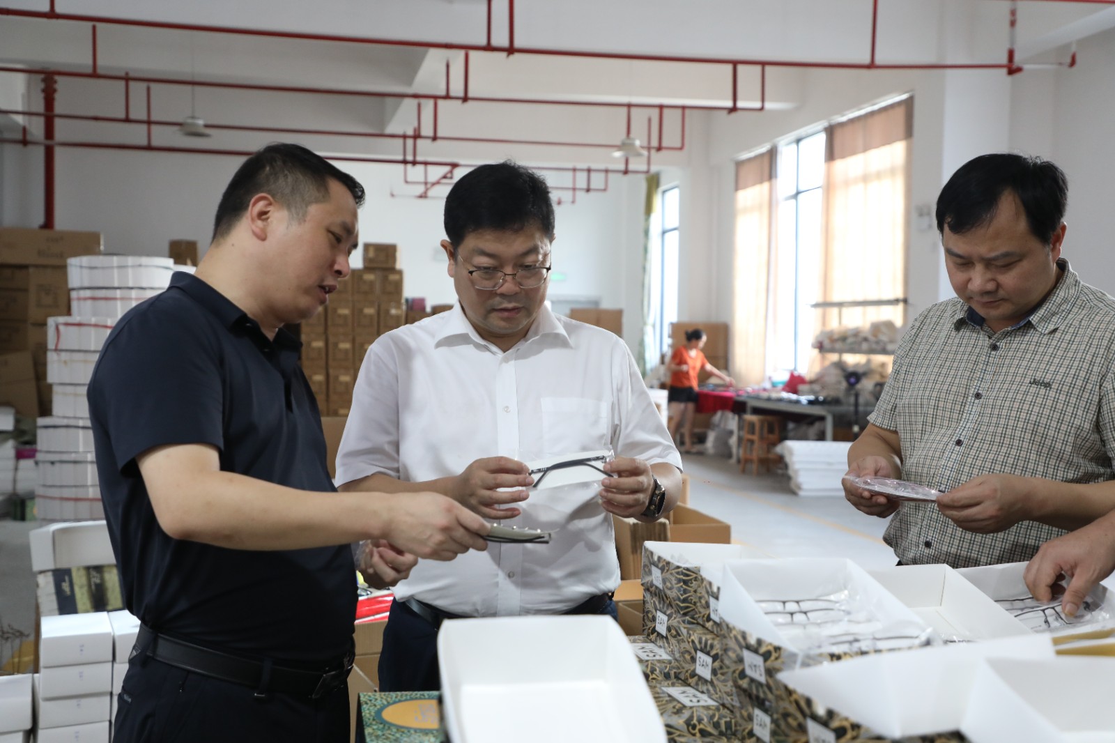 杨红兵带队调研联点企业