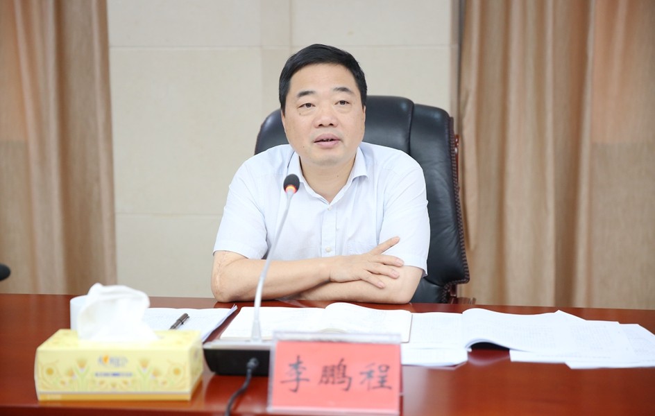 李鹏程参加香干产业发展座谈会 强调坚定不移推动香干产业高质量发展